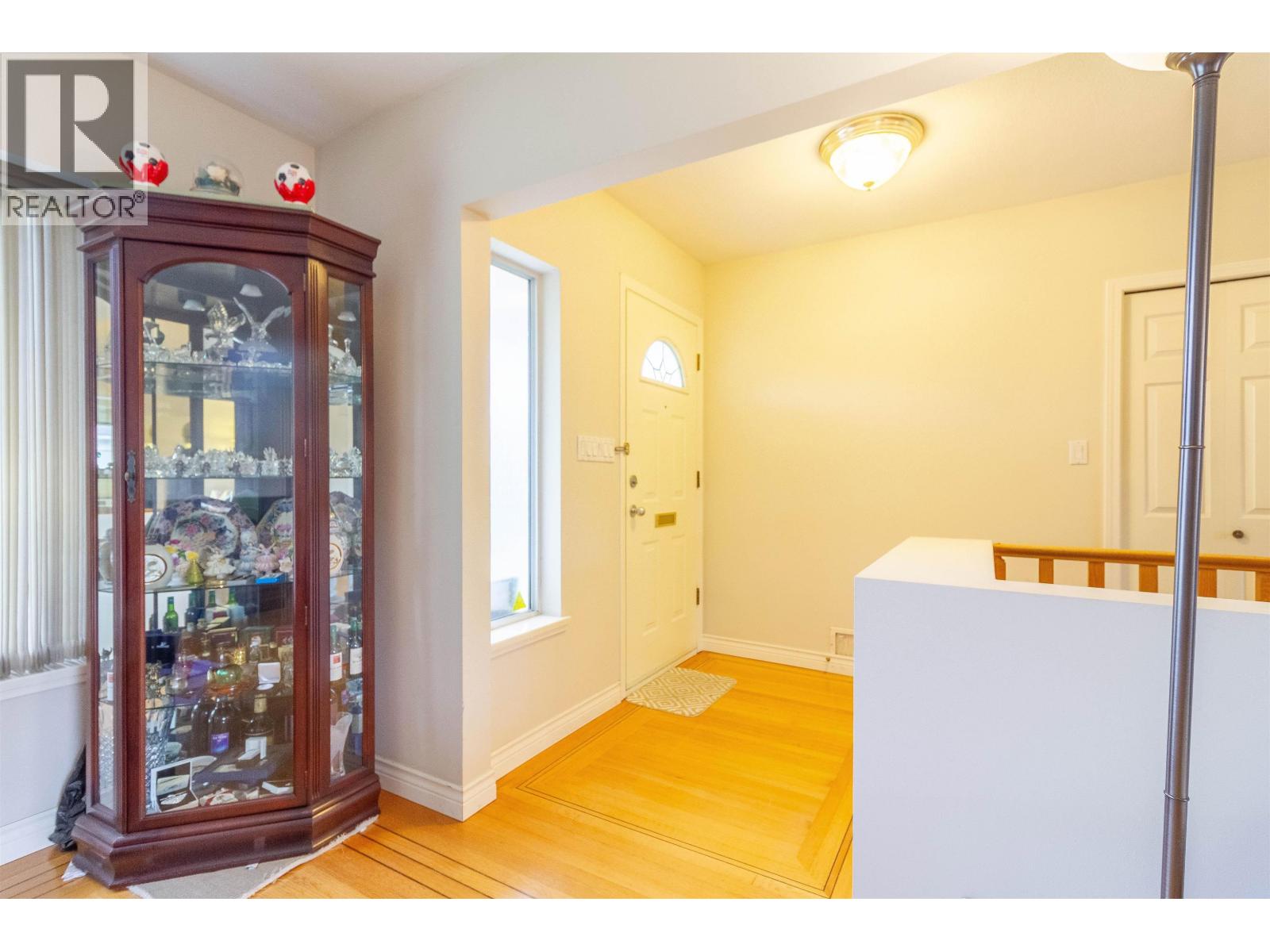 Photo 6 of 4810 Fairlawn Drive, Burnaby BC