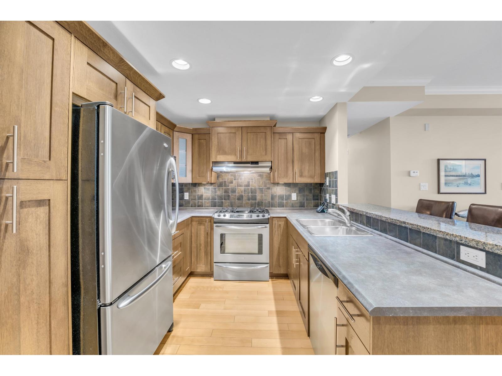 Photo 9 of 203 1787 154th Street, Surrey BC