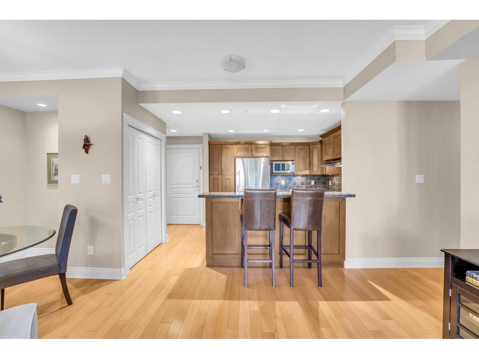 Photo 11 of 203 1787 154th Street, Surrey BC