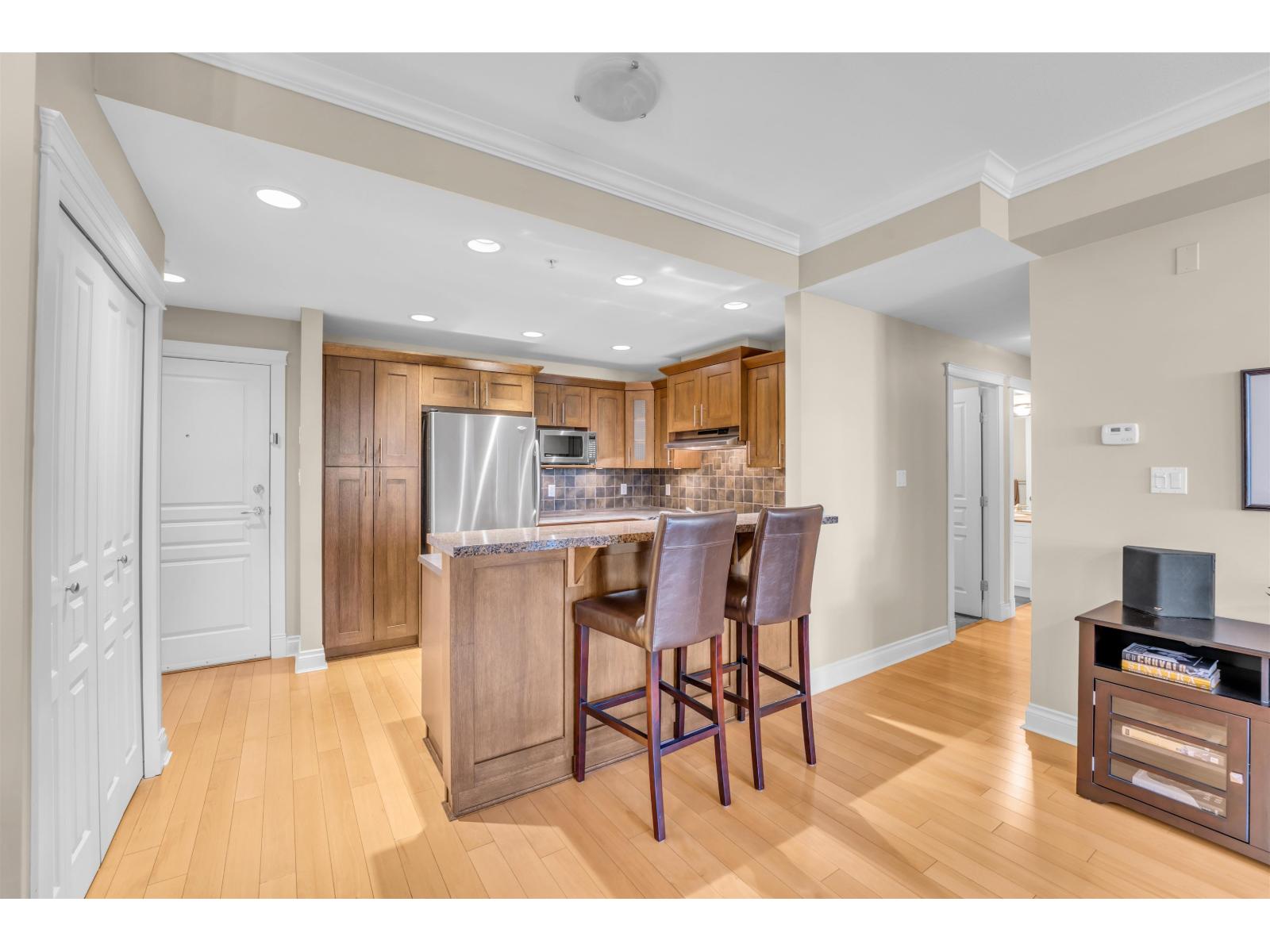 Photo 8 of 203 1787 154th Street, Surrey BC