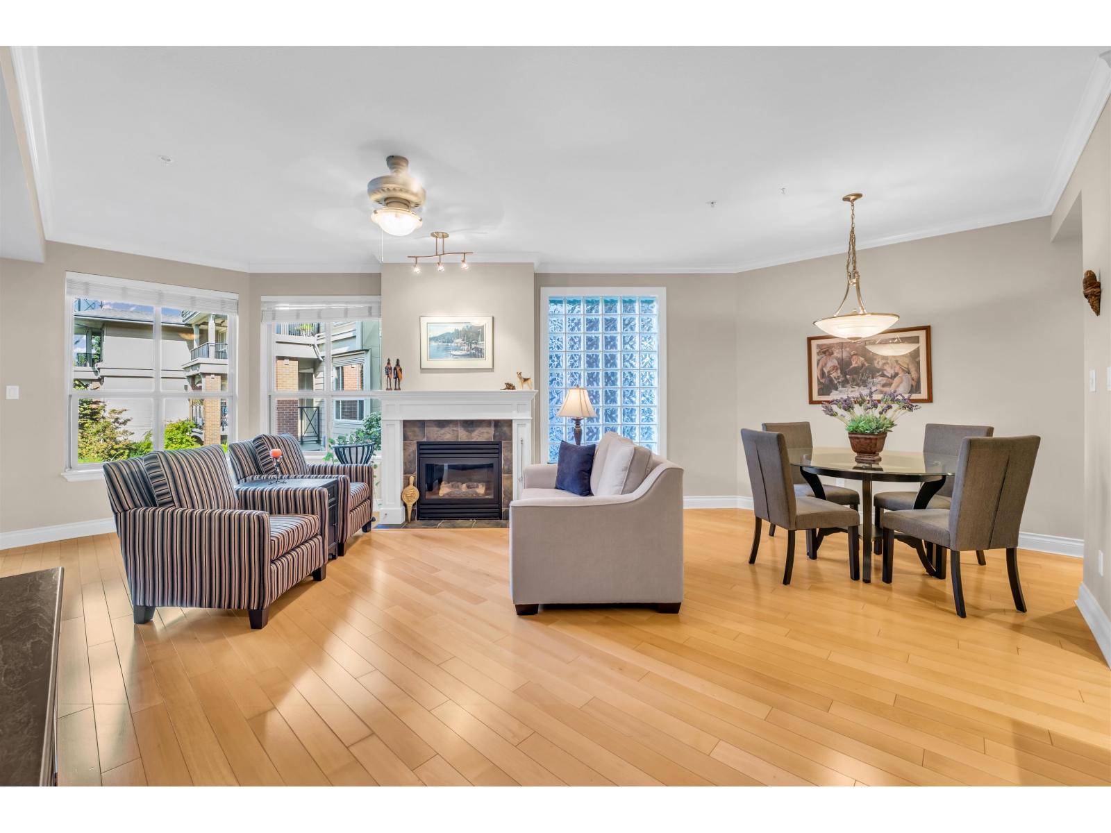 Photo 4 of 203 1787 154th Street, Surrey BC