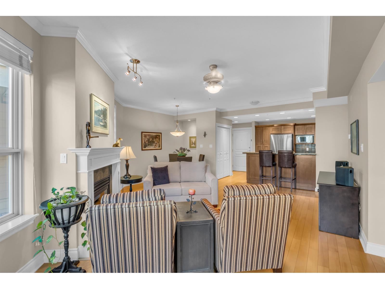 Photo 5 of 203 1787 154th Street, Surrey BC