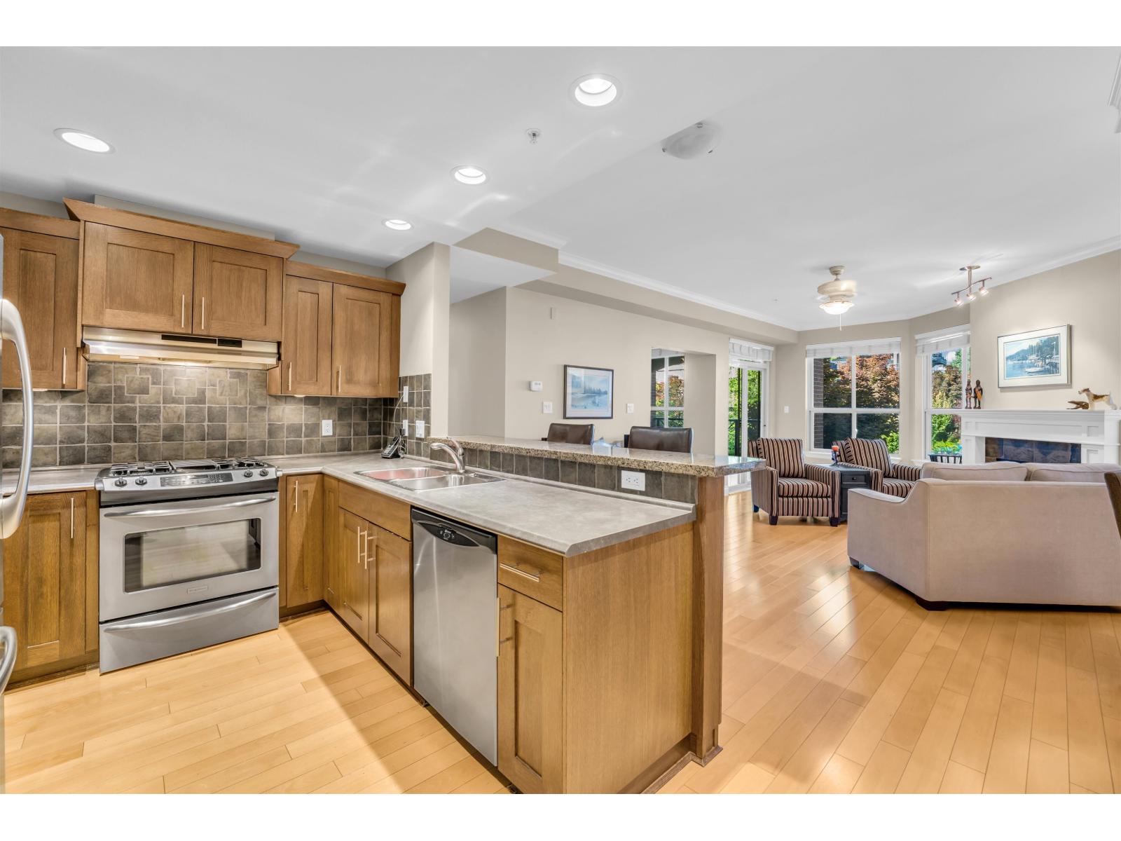 Photo 2 of 203 1787 154th Street, Surrey BC