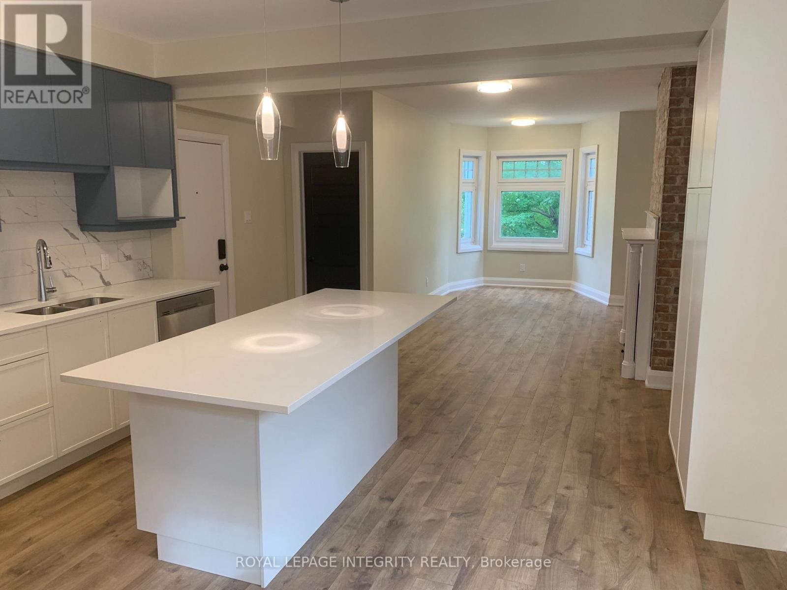 Photo 7 of 2 470 Besserer Street, Ottawa ON