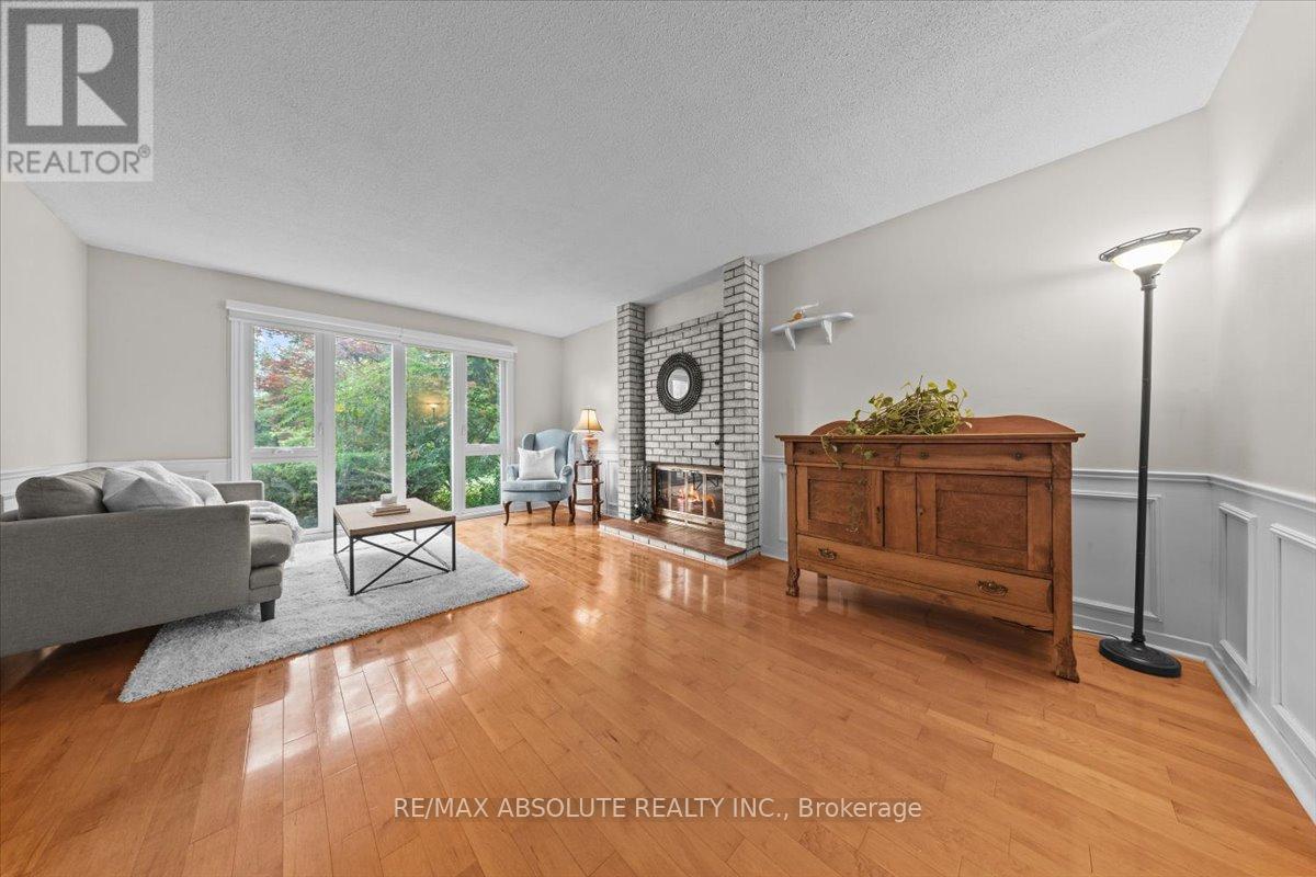 Photo 10 of 22 Banting Crescent, Ottawa ON