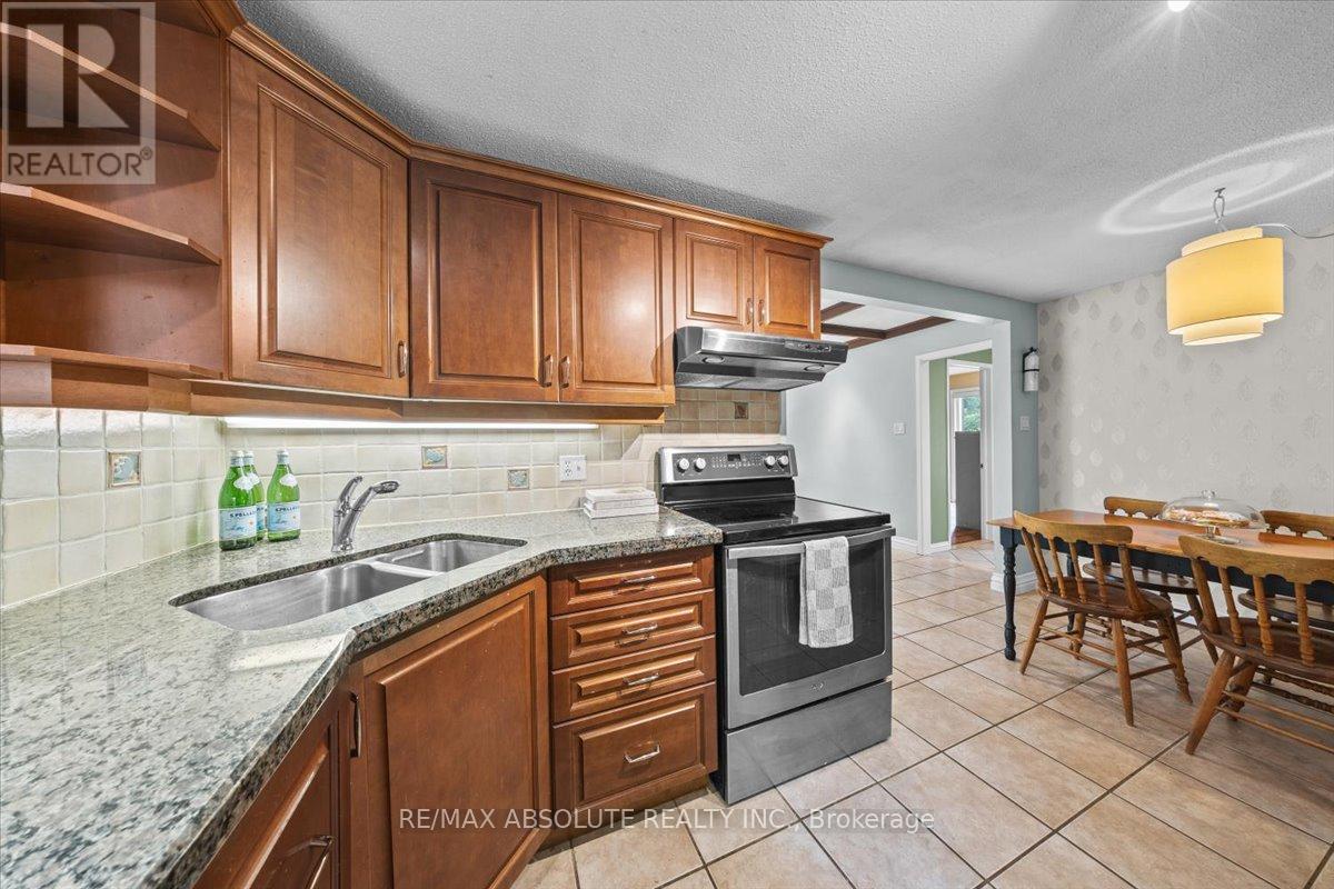 Photo 15 of 22 Banting Crescent, Ottawa ON