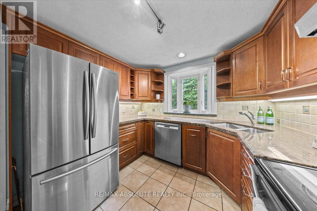 Photo 16 of 22 Banting Crescent, Ottawa ON