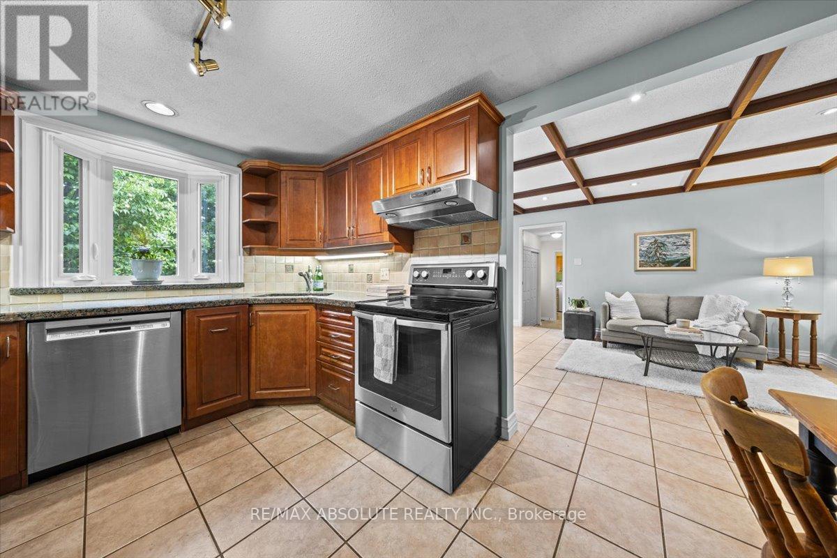 Photo 17 of 22 Banting Crescent, Ottawa ON