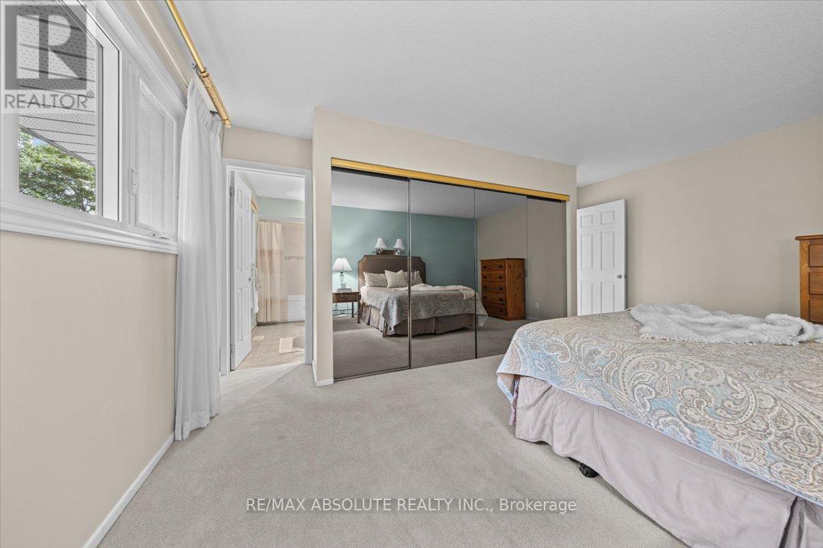 Photo 24 of 22 Banting Crescent, Ottawa ON
