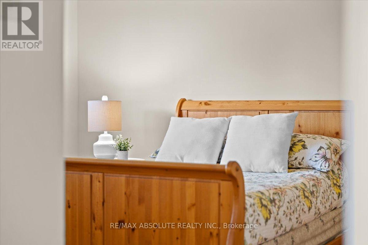 Photo 27 of 22 Banting Crescent, Ottawa ON