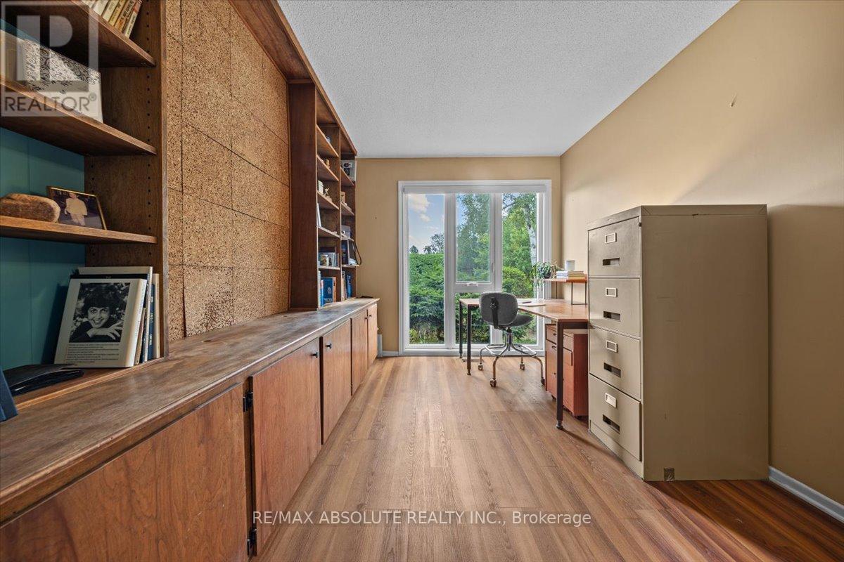 Photo 7 of 22 Banting Crescent, Ottawa ON