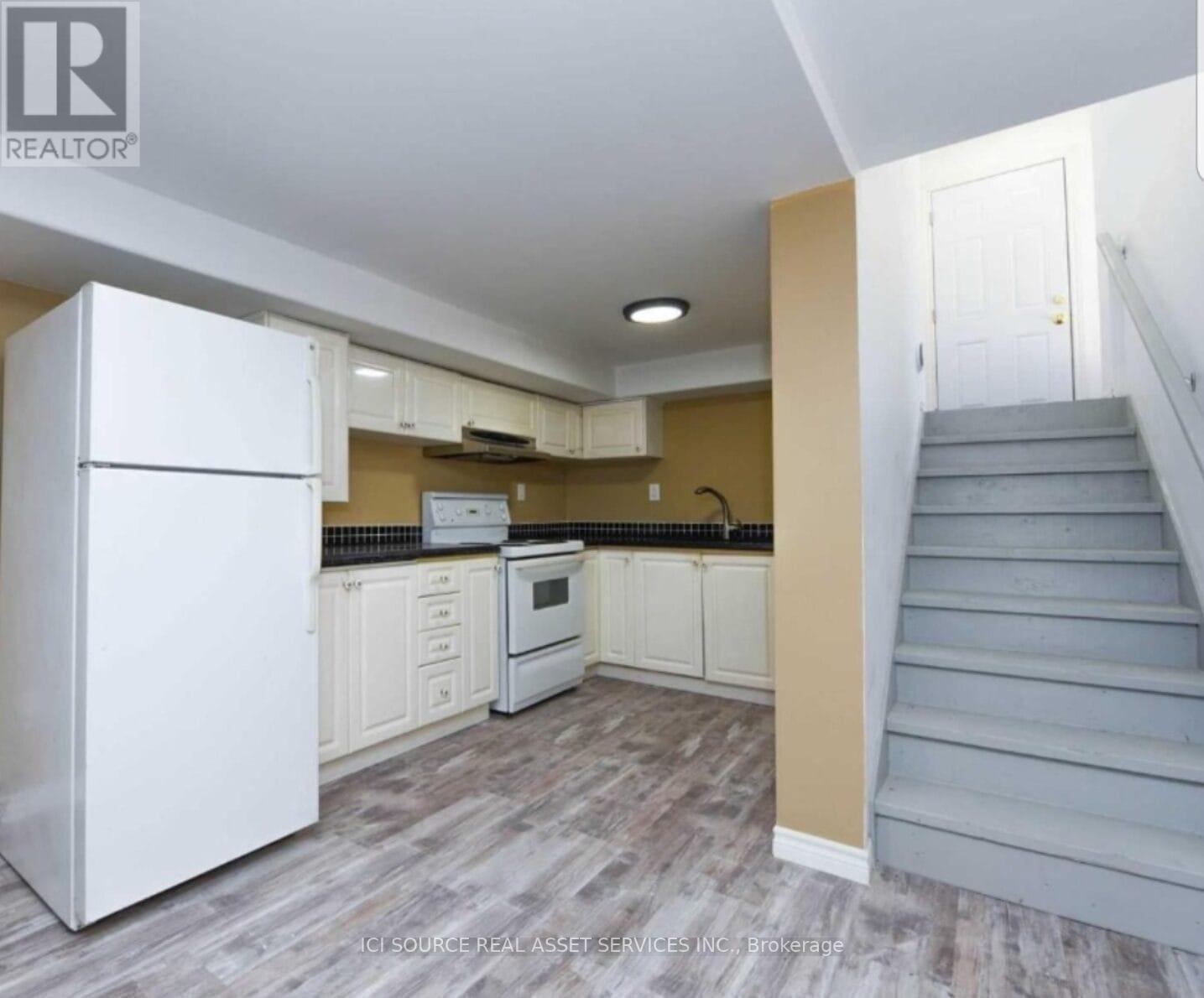 Photo 9 of 20 Plover Place, Brampton ON