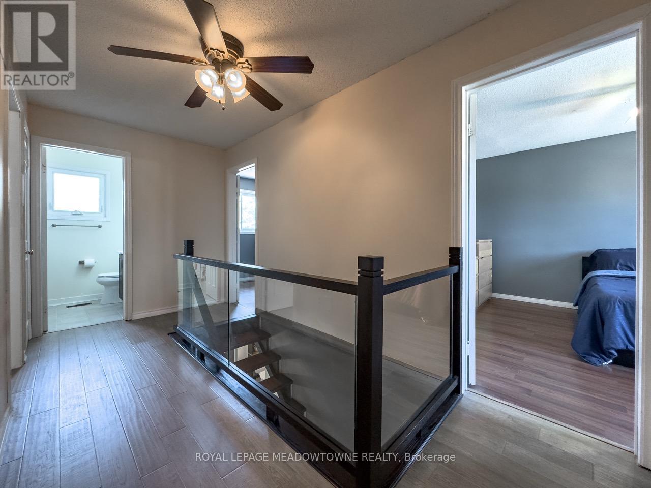 Photo 31 of 18 Cotswold Court, Halton Hills ON