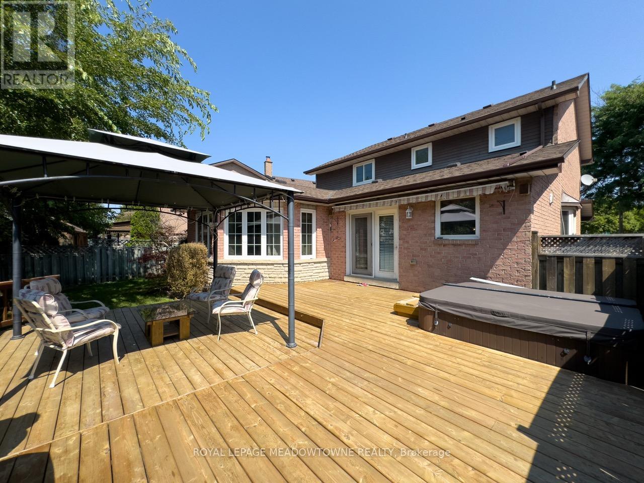 Photo 9 of 18 Cotswold Court, Halton Hills ON