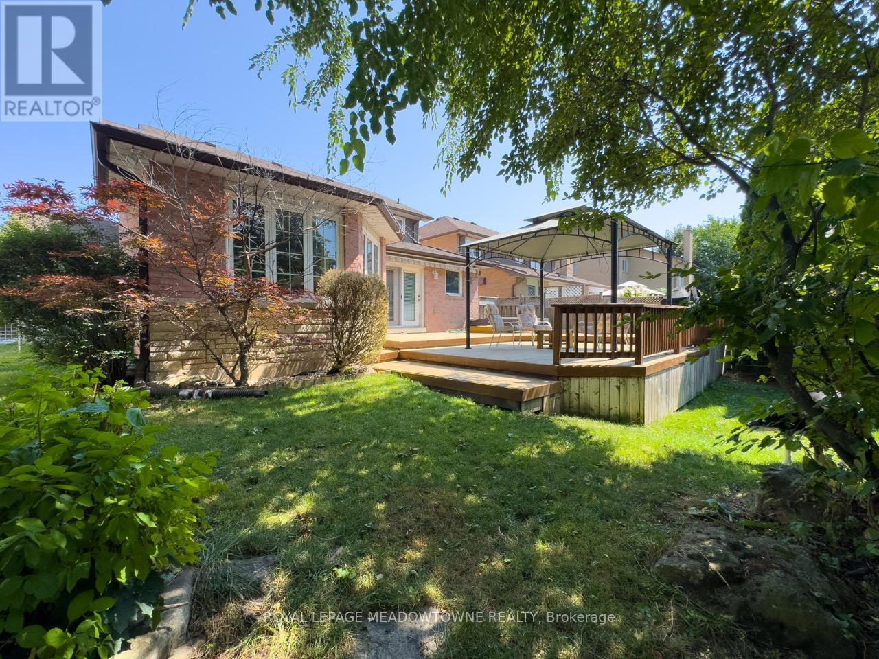 Photo 4 of 18 Cotswold Court, Halton Hills ON