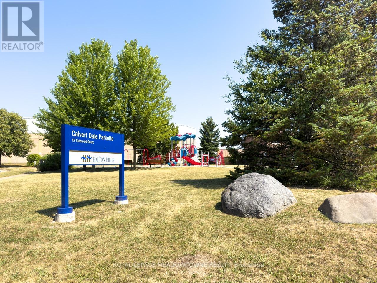 Photo 39 of 18 Cotswold Court, Halton Hills ON