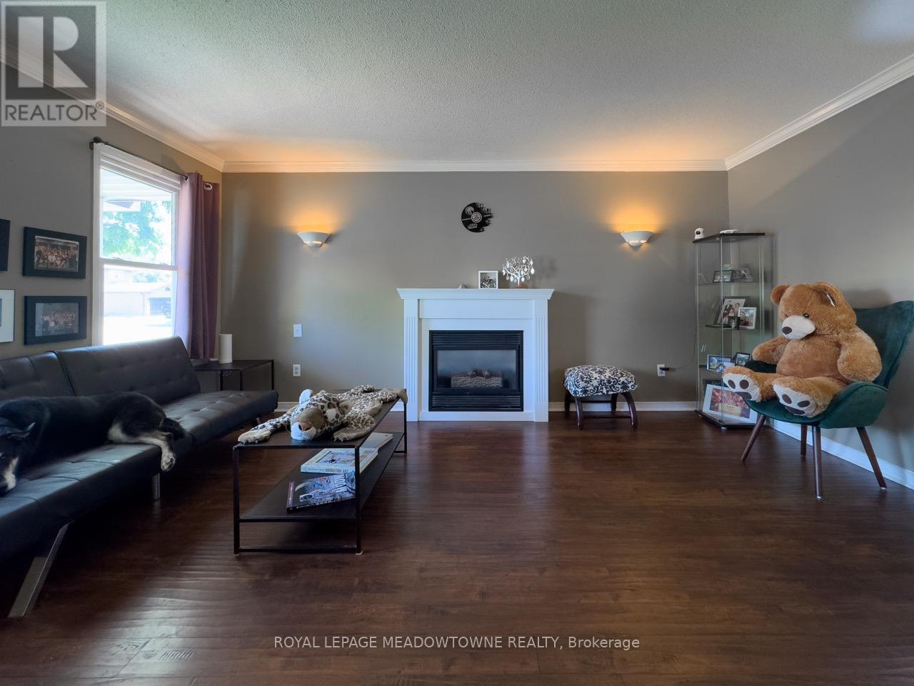 Photo 34 of 18 Cotswold Court, Halton Hills ON