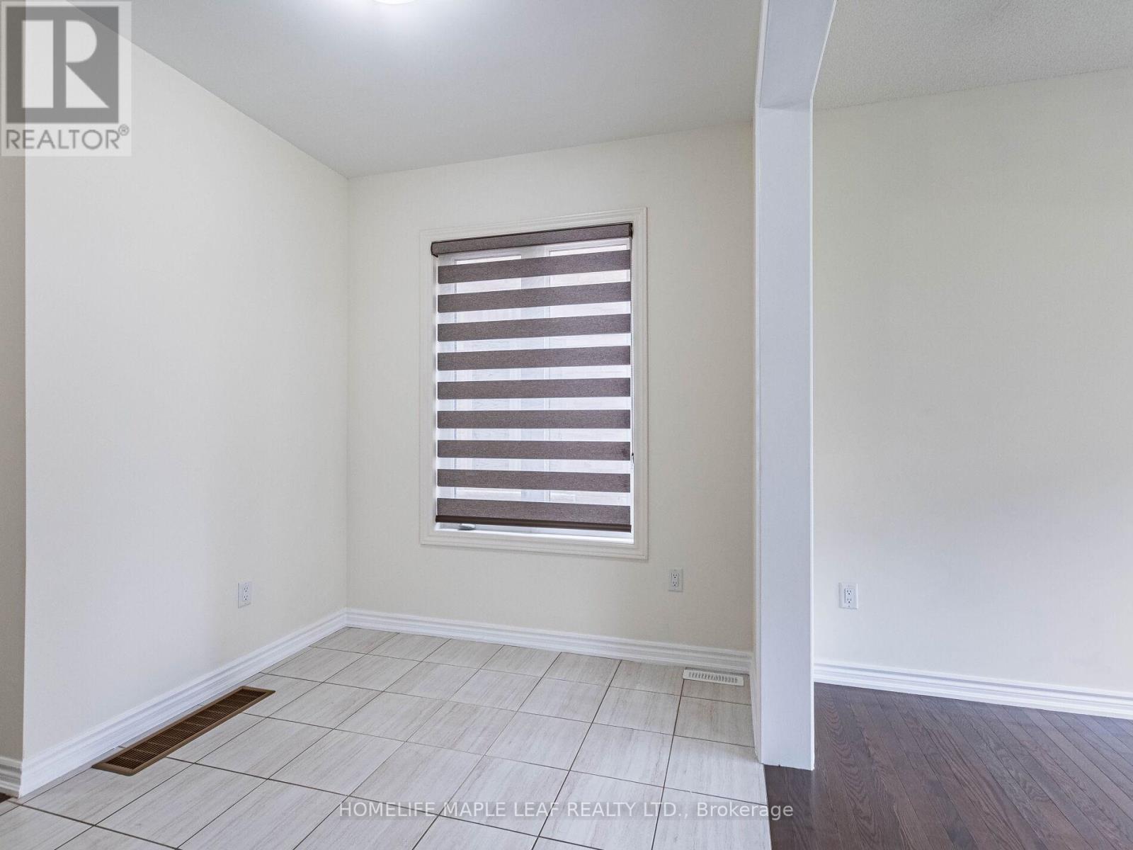 Photo 13 of 10 Truffle Court, Brampton ON