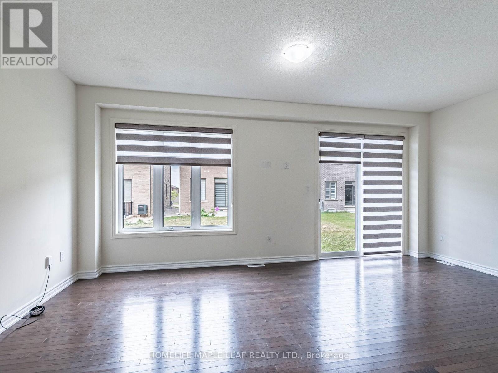 Photo 15 of 10 Truffle Court, Brampton ON