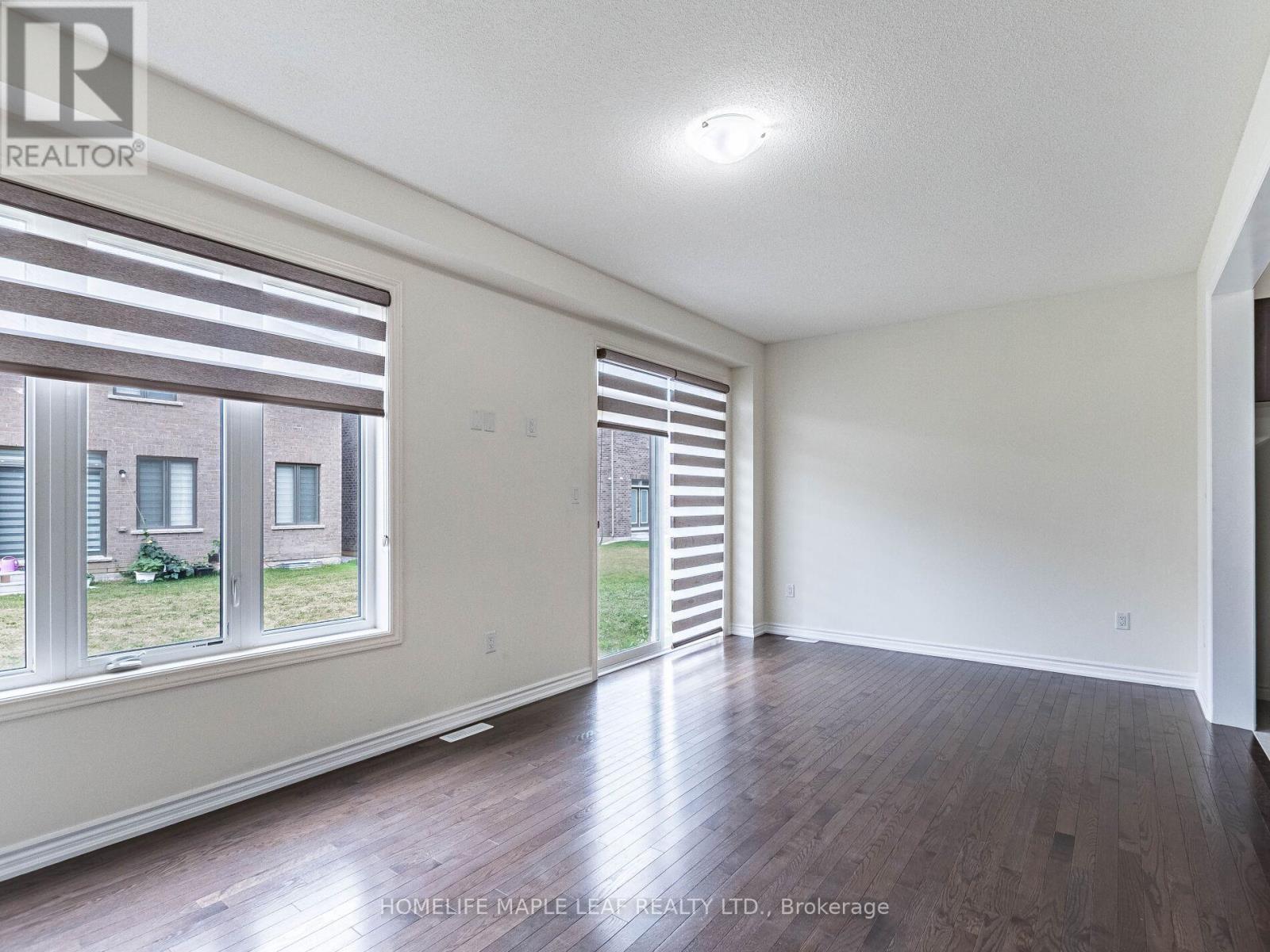 Photo 16 of 10 Truffle Court, Brampton ON