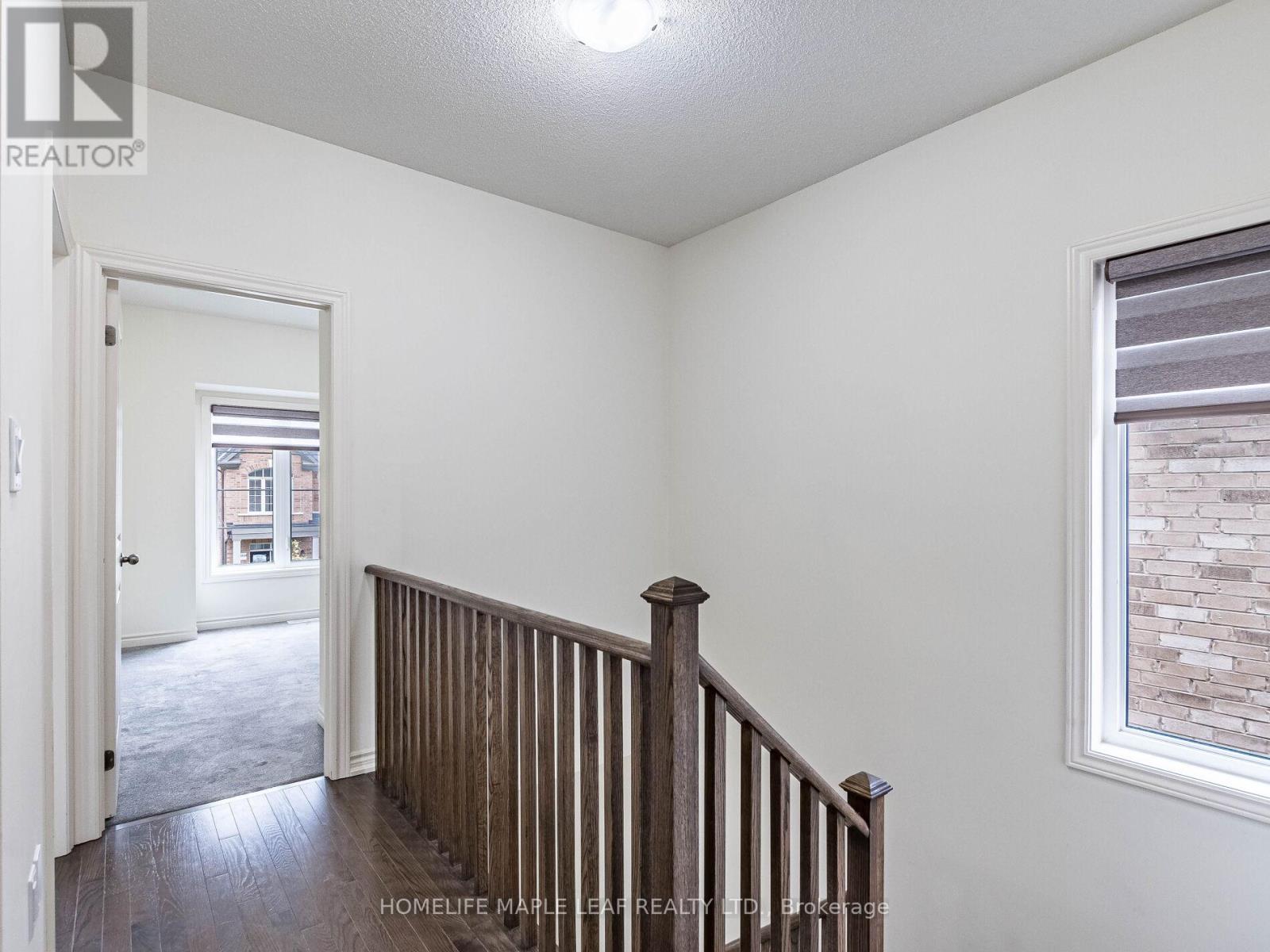 Photo 23 of 10 Truffle Court, Brampton ON