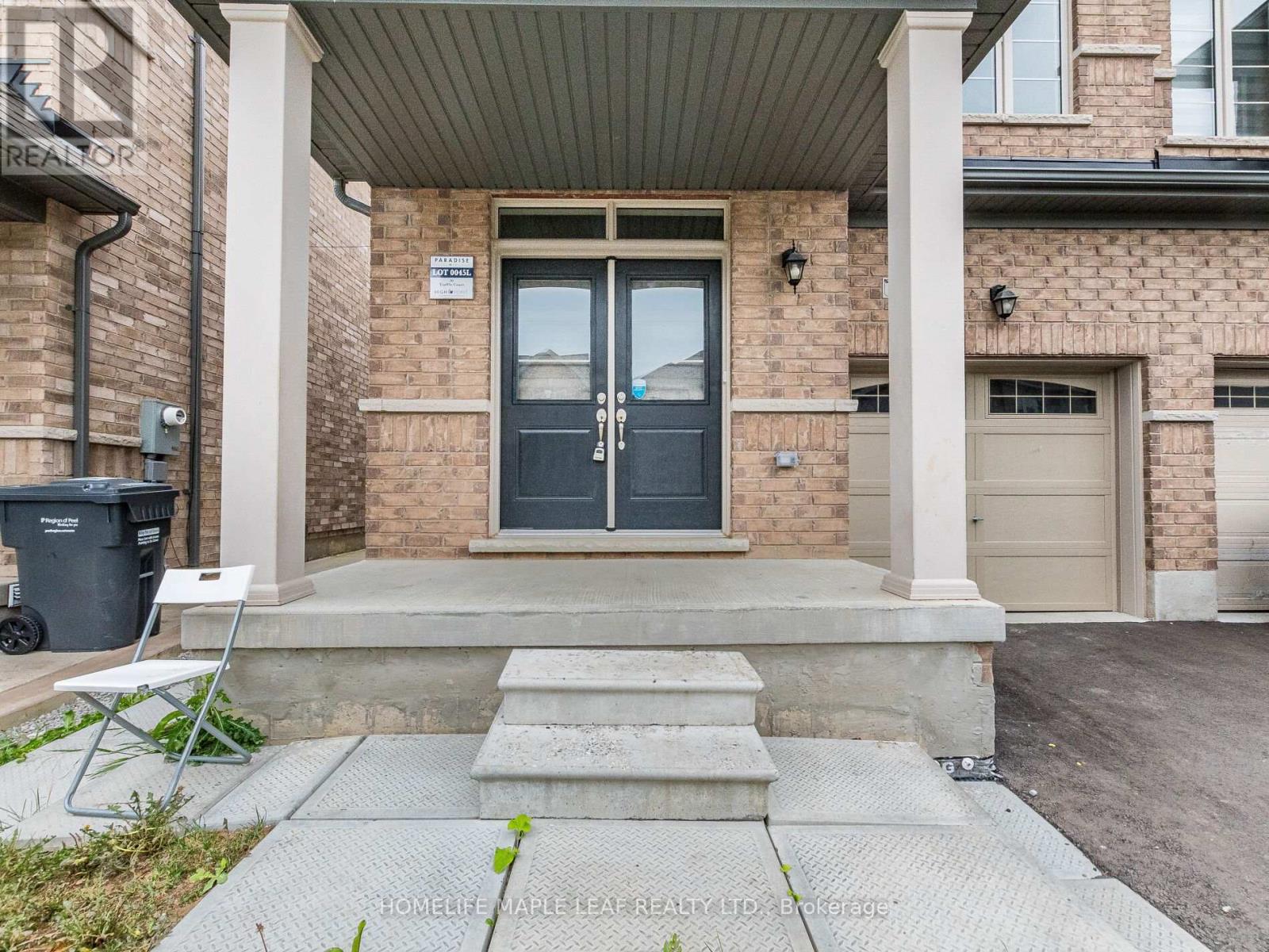 Photo 3 of 10 Truffle Court, Brampton ON