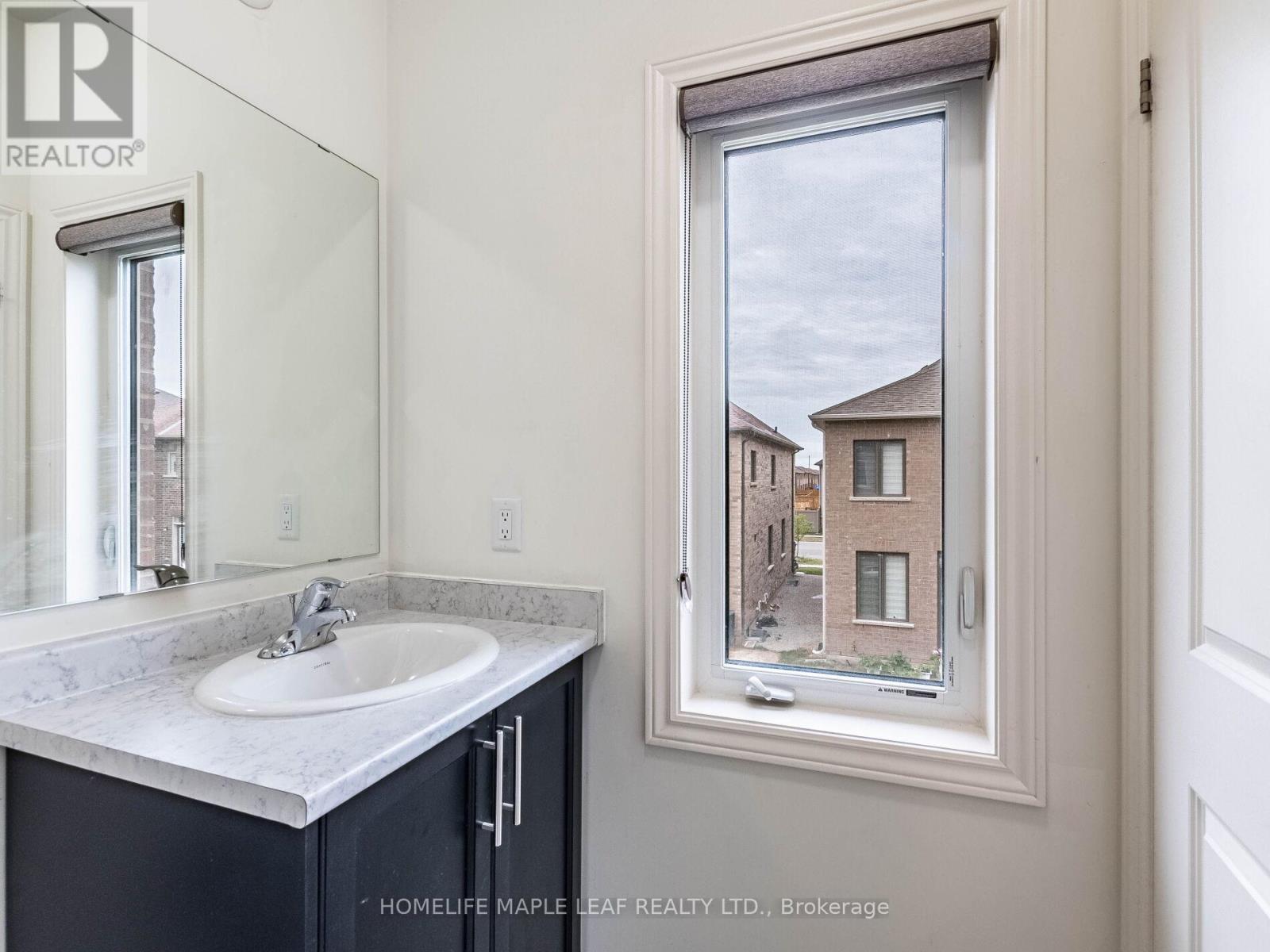 Photo 31 of 10 Truffle Court, Brampton ON