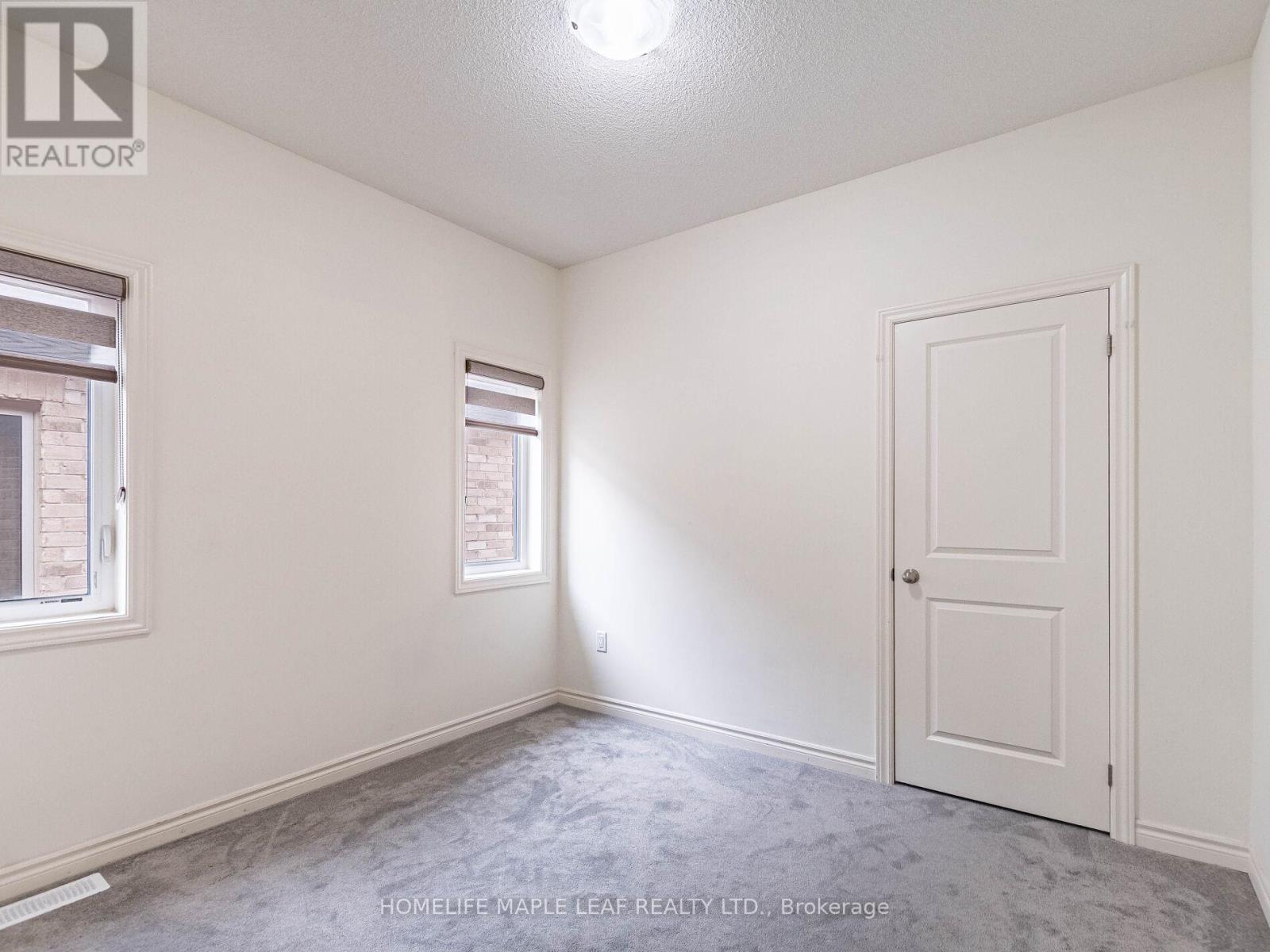 Photo 34 of 10 Truffle Court, Brampton ON