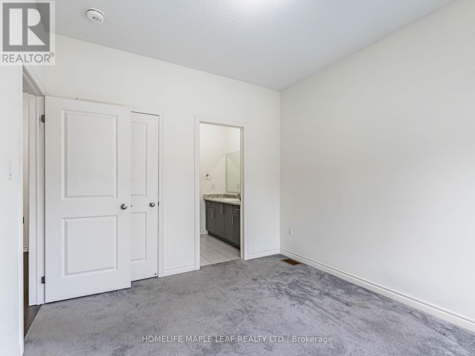 Photo 40 of 10 Truffle Court, Brampton ON