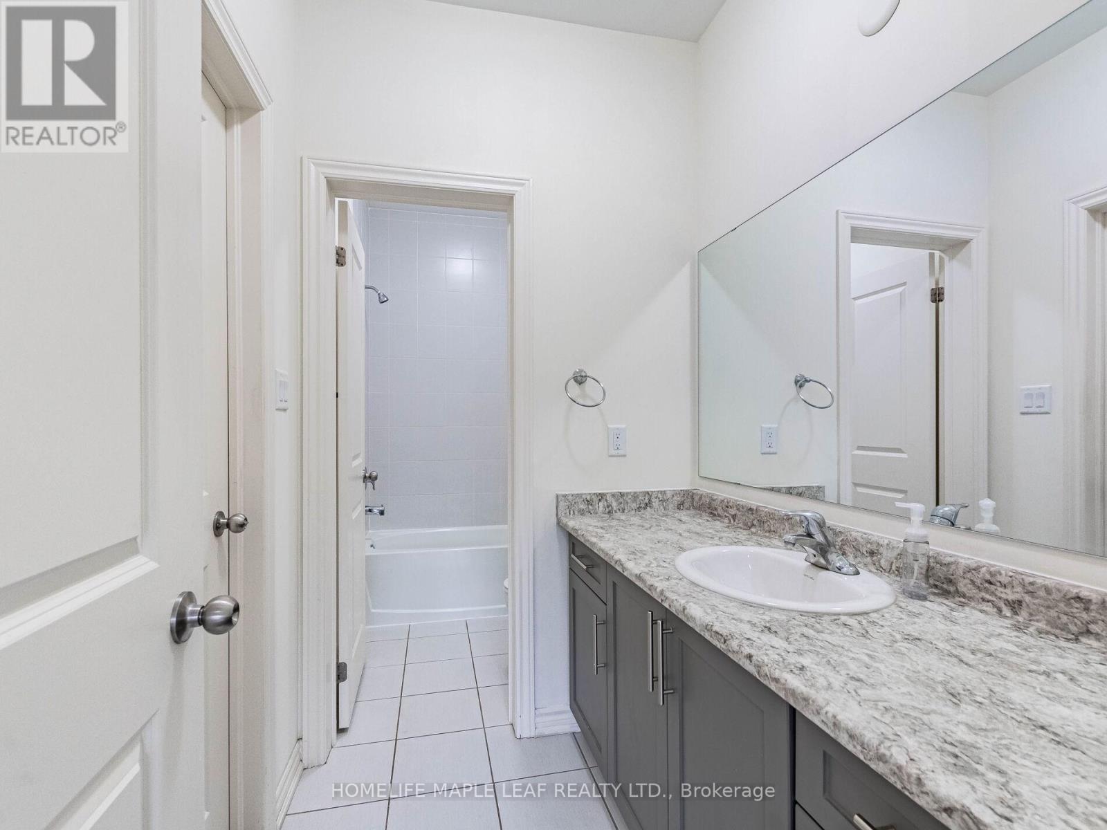 Photo 41 of 10 Truffle Court, Brampton ON