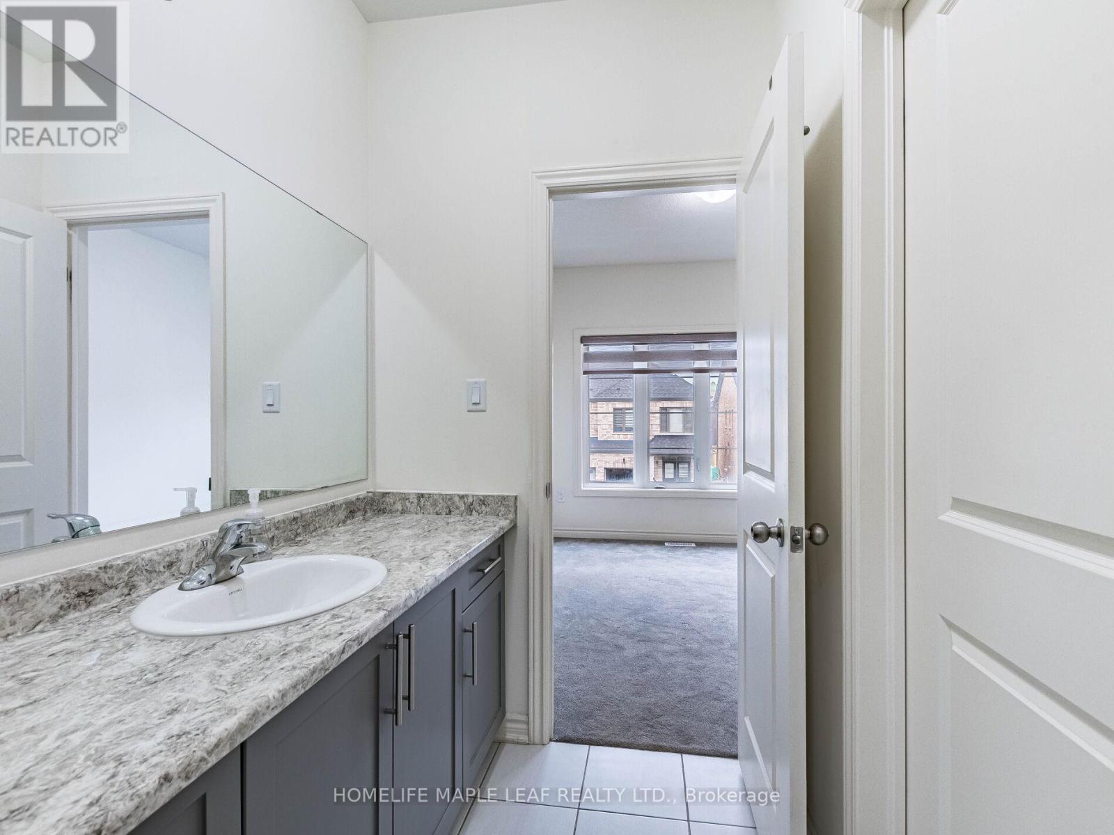Photo 43 of 10 Truffle Court, Brampton ON