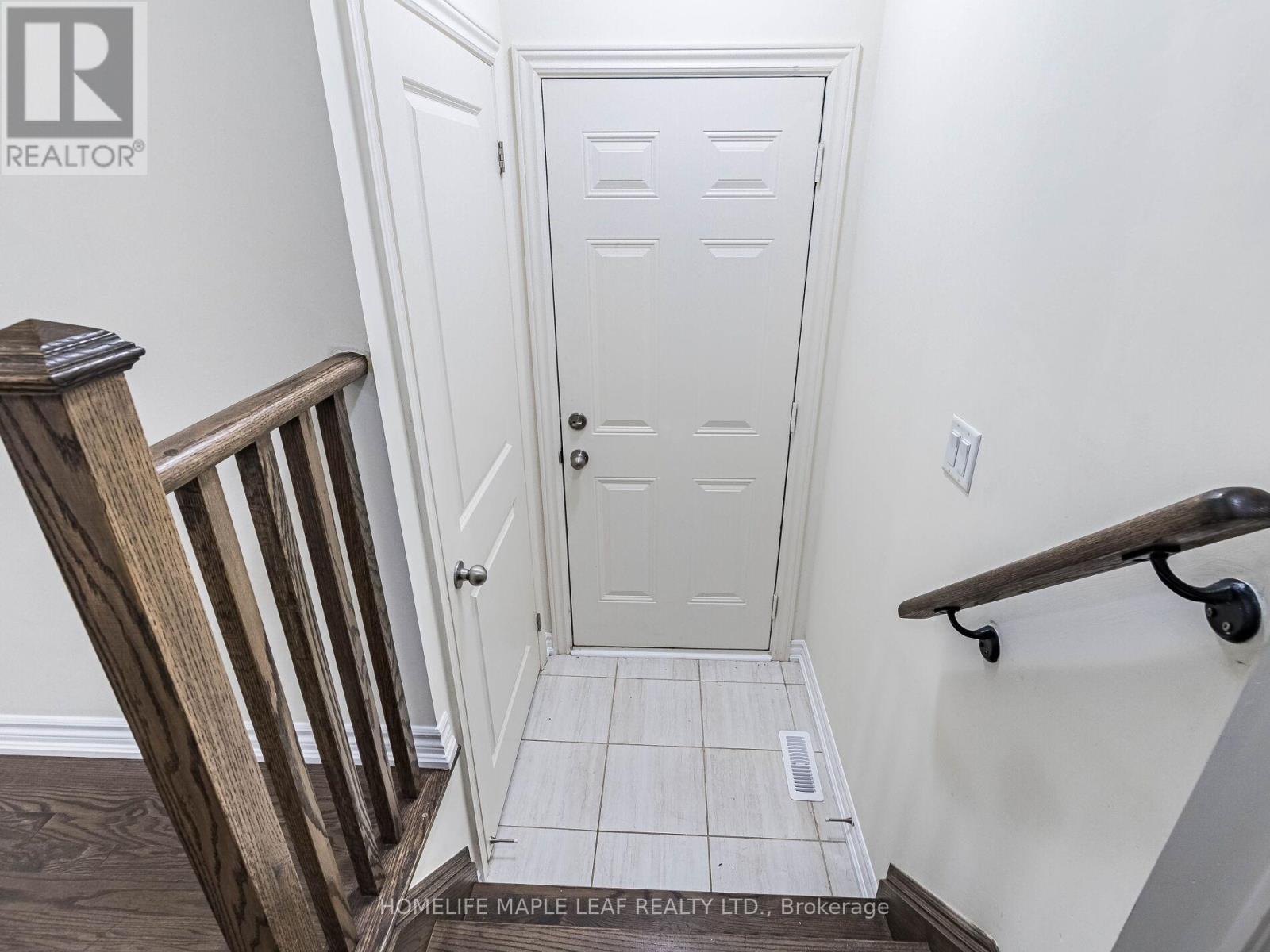 Photo 44 of 10 Truffle Court, Brampton ON