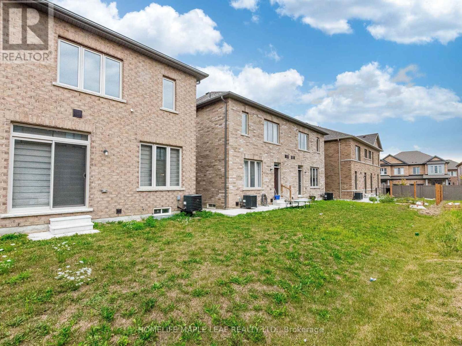 Photo 47 of 10 Truffle Court, Brampton ON