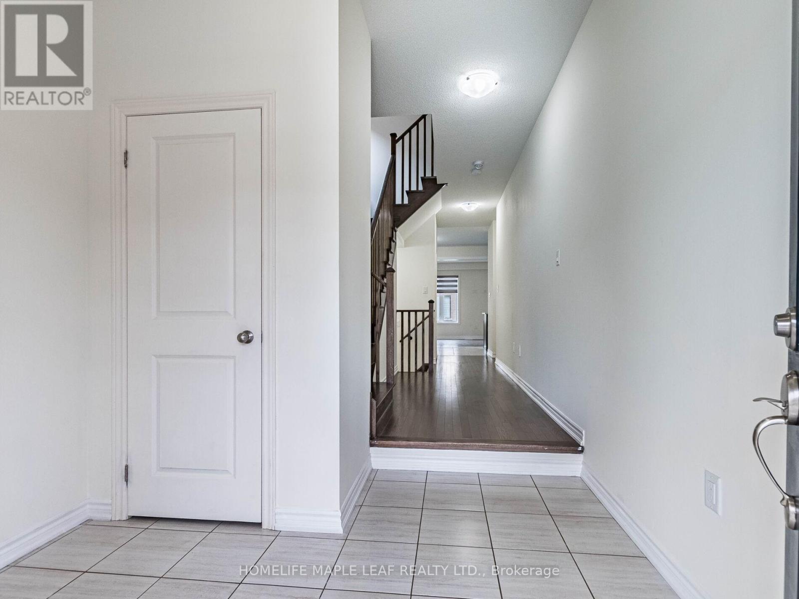 Photo 5 of 10 Truffle Court, Brampton ON