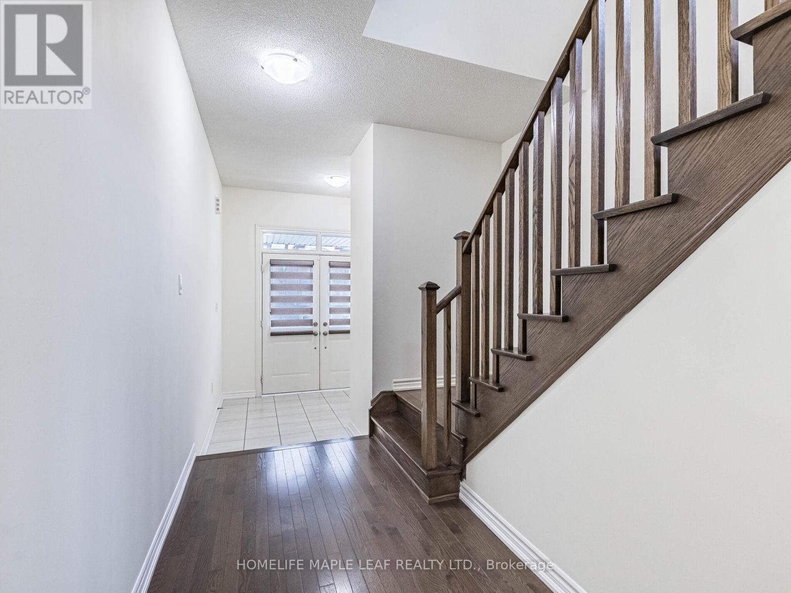 Photo 8 of 10 Truffle Court, Brampton ON