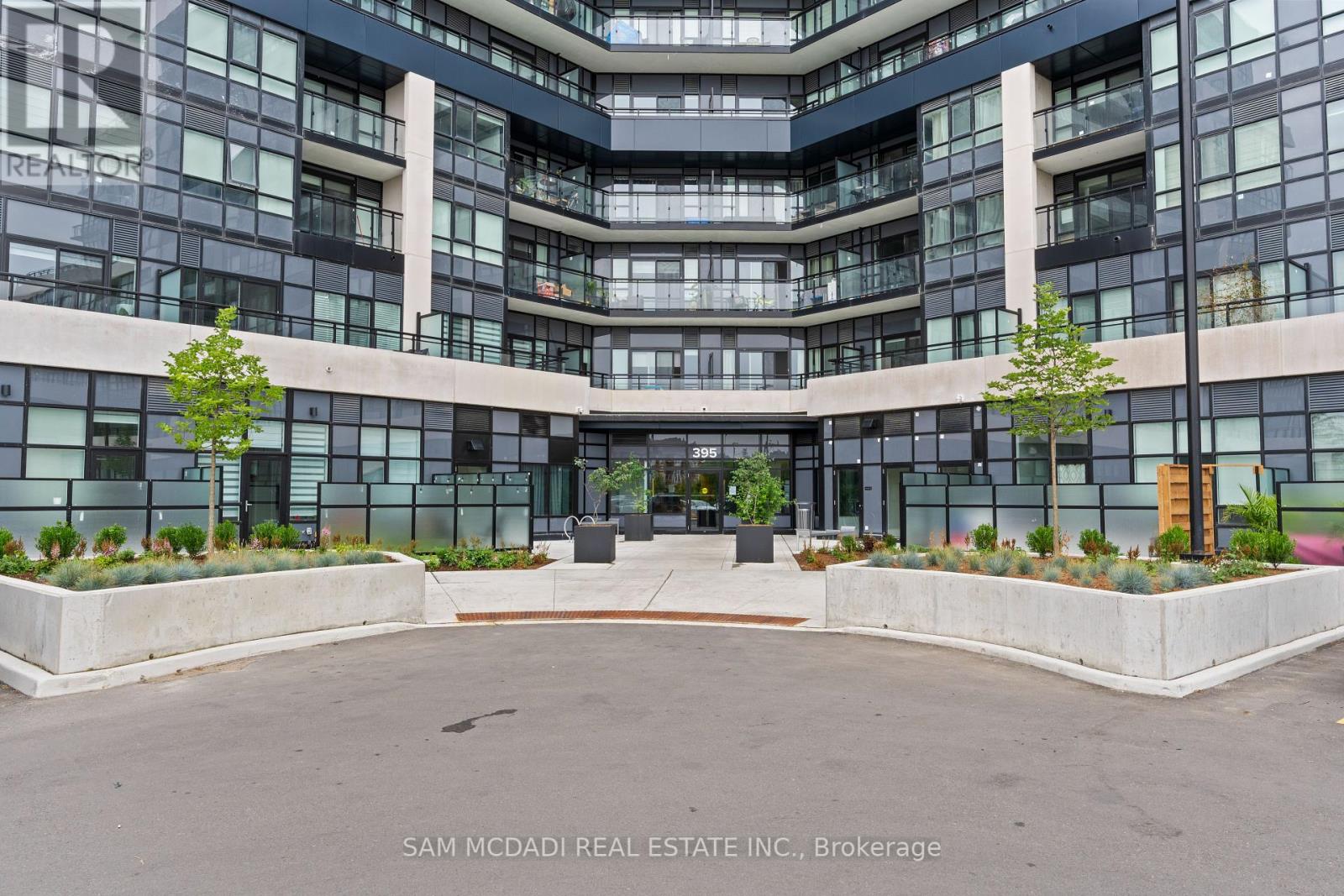 Photo 1 of 819 395 Dundas Street, Oakville ON