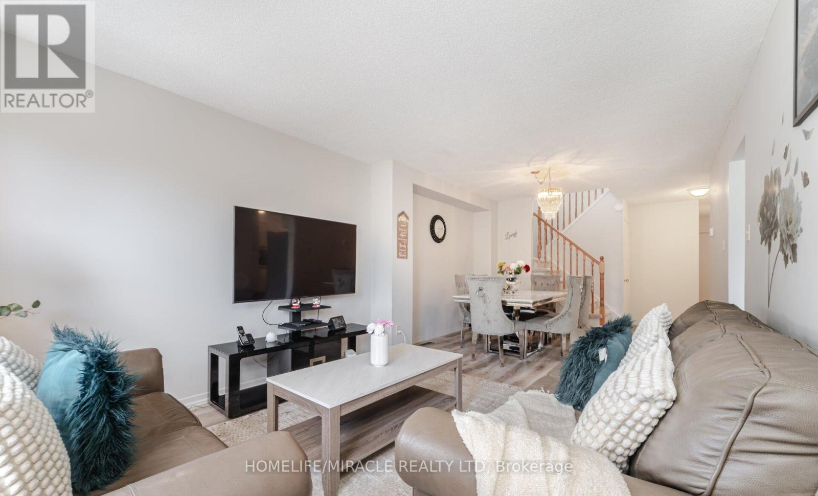 Photo 11 of 20 Wayne Nicol Drive, Brampton ON