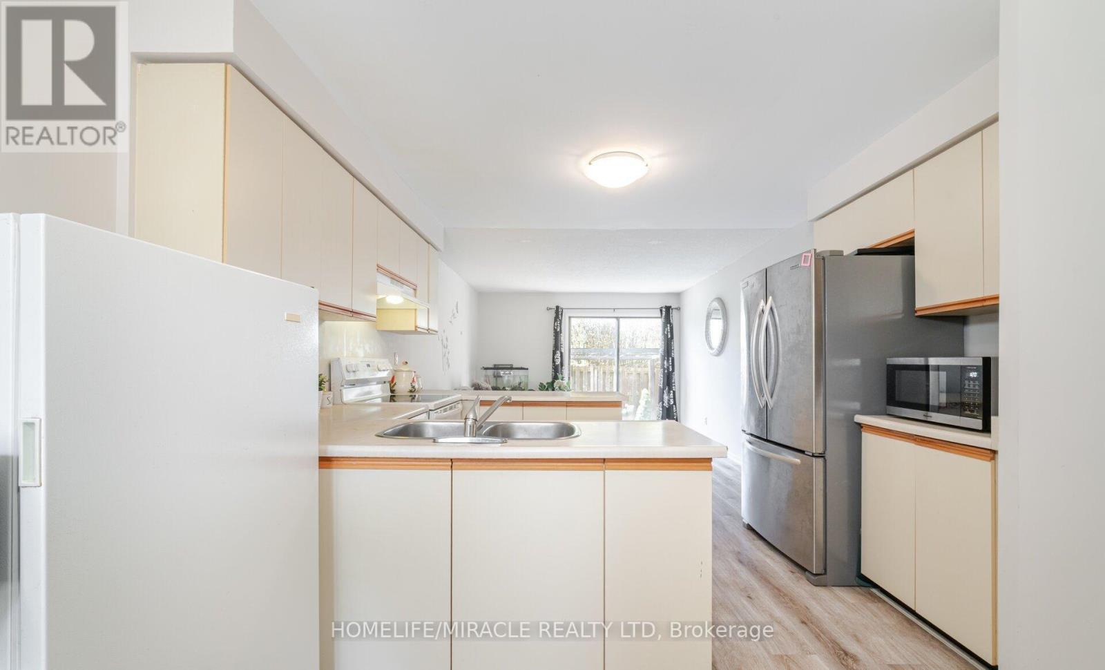 Photo 13 of 20 Wayne Nicol Drive, Brampton ON