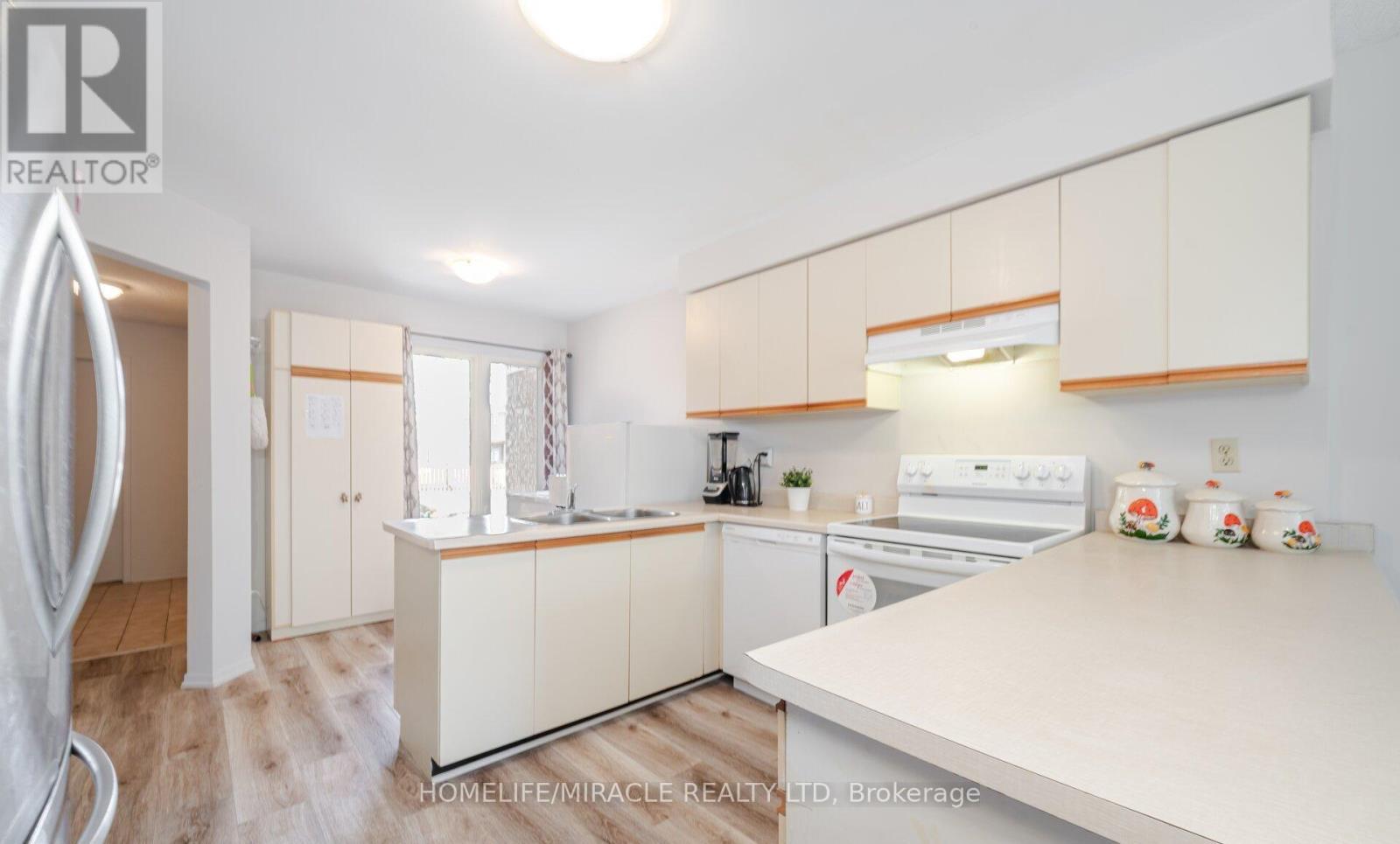 Photo 14 of 20 Wayne Nicol Drive, Brampton ON