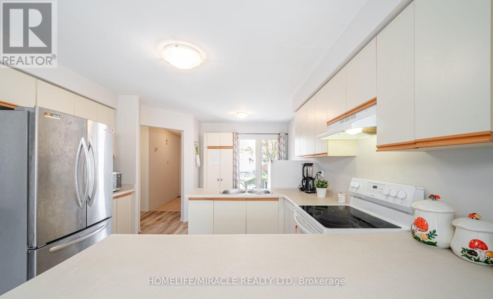 Photo 15 of 20 Wayne Nicol Drive, Brampton ON
