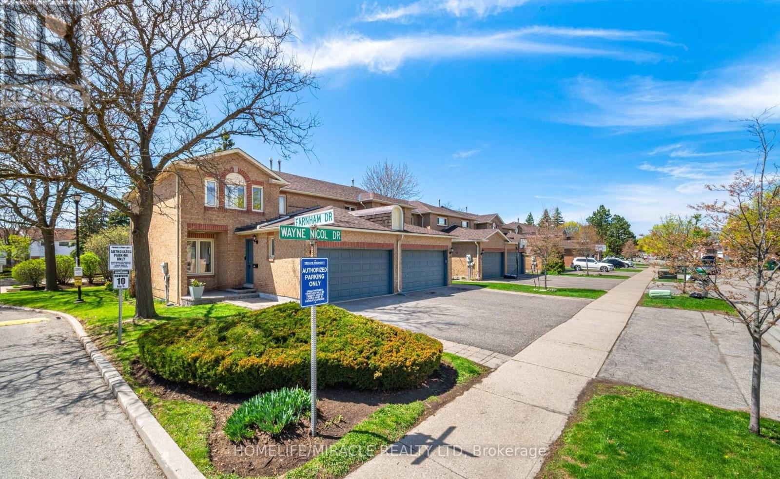 Photo 2 of 20 Wayne Nicol Drive, Brampton ON