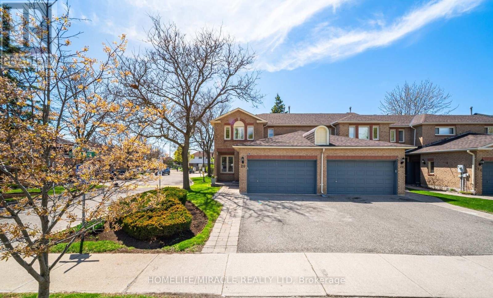 Photo 3 of 20 Wayne Nicol Drive, Brampton ON