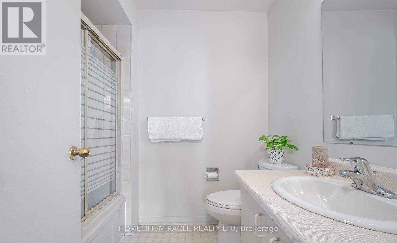 Photo 33 of 20 Wayne Nicol Drive, Brampton ON