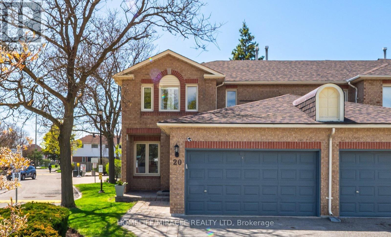 Photo 4 of 20 Wayne Nicol Drive, Brampton ON