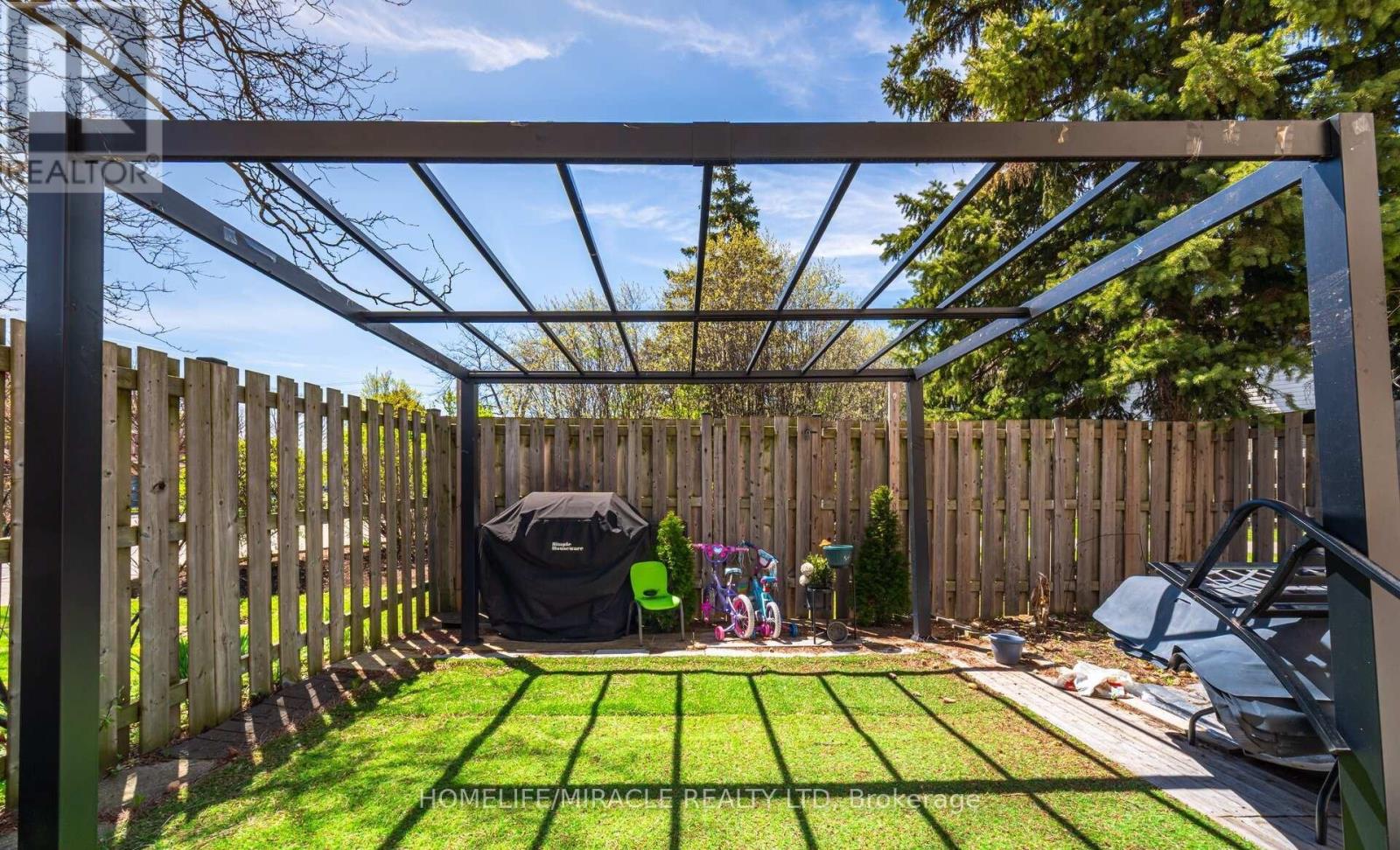Photo 43 of 20 Wayne Nicol Drive, Brampton ON