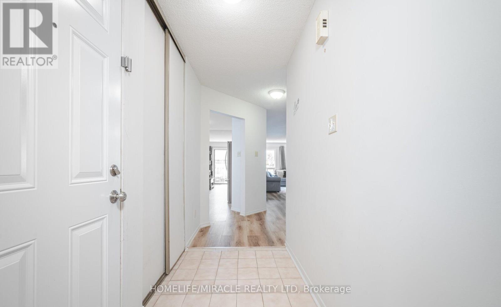 Photo 6 of 20 Wayne Nicol Drive, Brampton ON