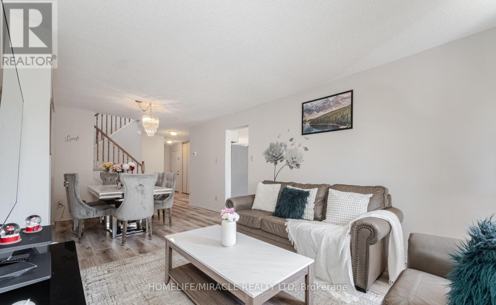 Photo 7 of 20 Wayne Nicol Drive, Brampton ON