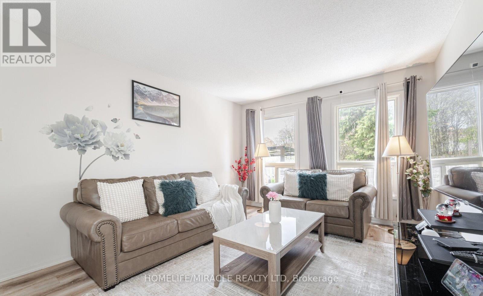 Photo 9 of 20 Wayne Nicol Drive, Brampton ON