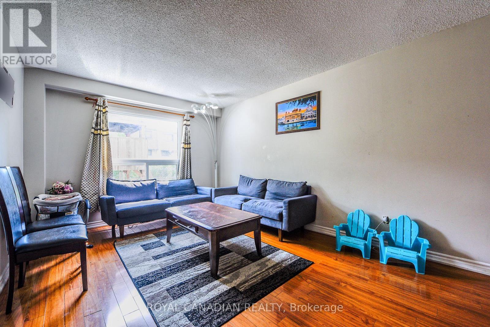 Photo 13 of 2 Mayberry Court, Brampton ON