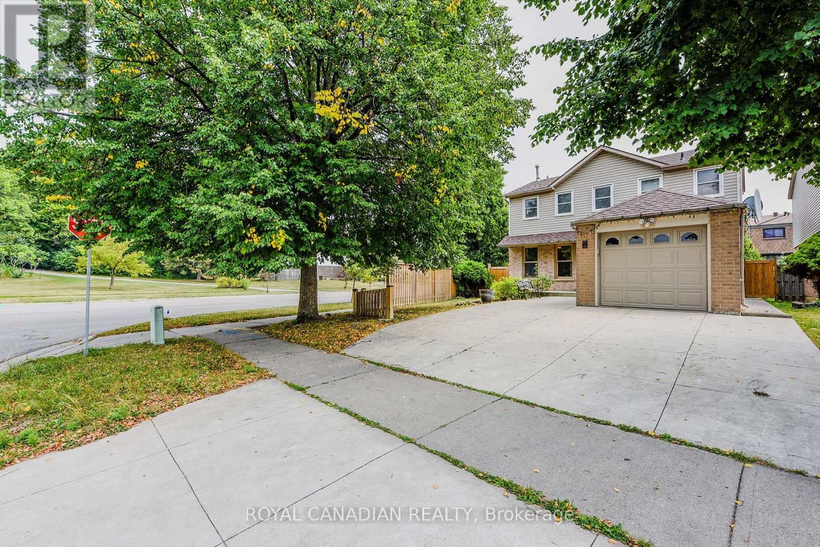 Photo 3 of 2 Mayberry Court, Brampton ON